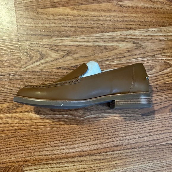 Everlane - Modern Loafer - Picture 2 of 5